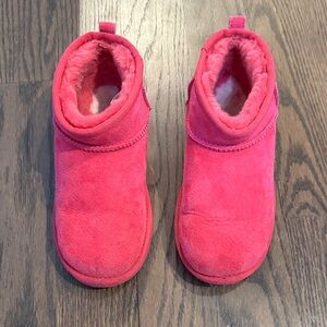 Cozy Pink Ugg kids classic mini boot size 4